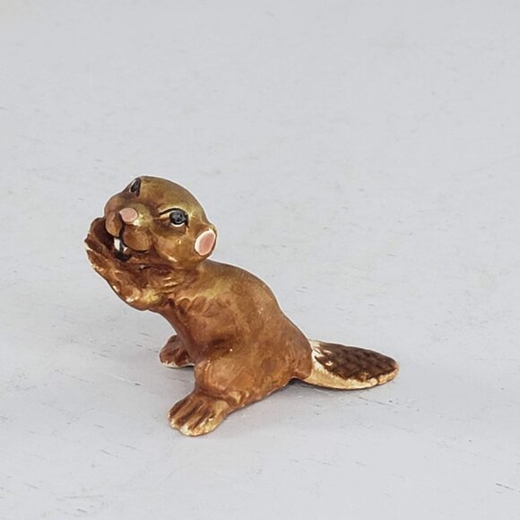 Vintage Hagen Renaker Aurasperse Beaver Miniature Figurine Paws Up - Picture 1 of 6